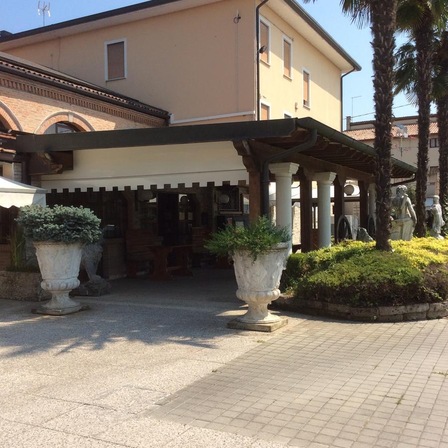 Hotel Pizzeria Ristorante "Al Leone" Villa del Conte Экстерьер фото